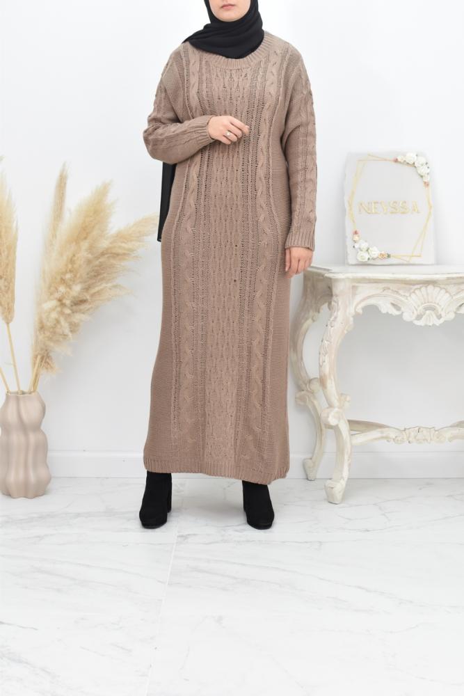 Robe longue en pull Hiver tricot torsadée automne idéal femme voilée.