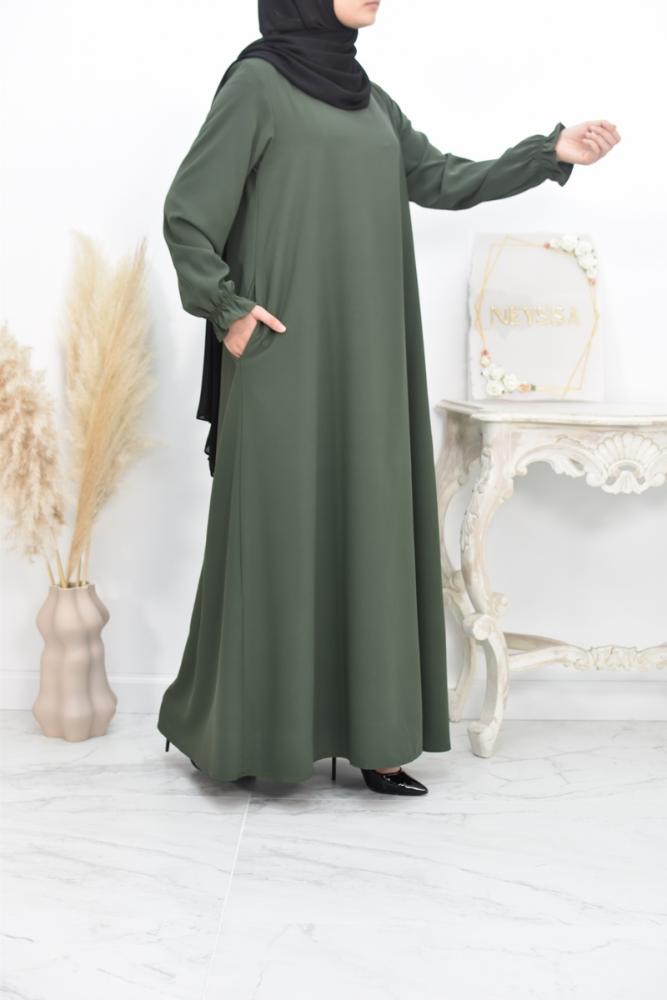 Abaya longue fluide manche frou frou parfaite pour le quotidien de la femme musulamane