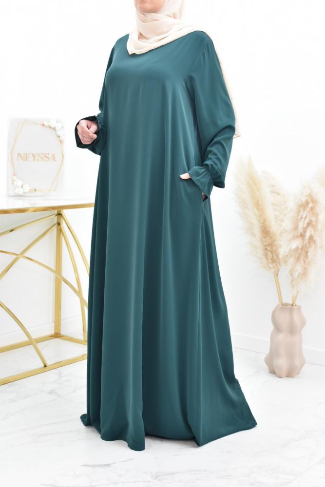 Abaya longue fluide manche frou frou parfaite pour le quotidien de la femme musulamane