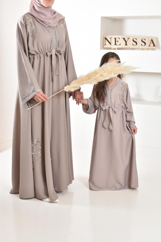 Abaya Umbrella mastour und ausgestellt Neyssa