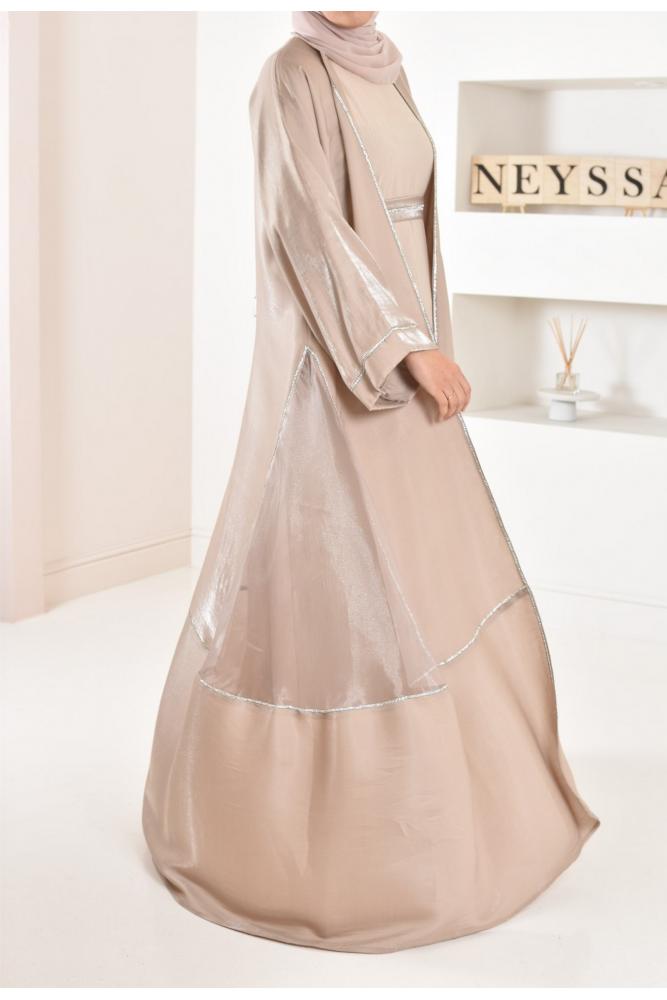 abaya dubai kimono aus glänzendem stoff in nude mit integriertem hijab