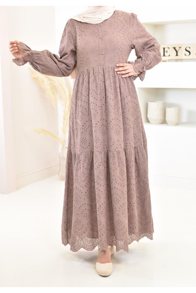 Long dress in cotton with English embroidery in taupe