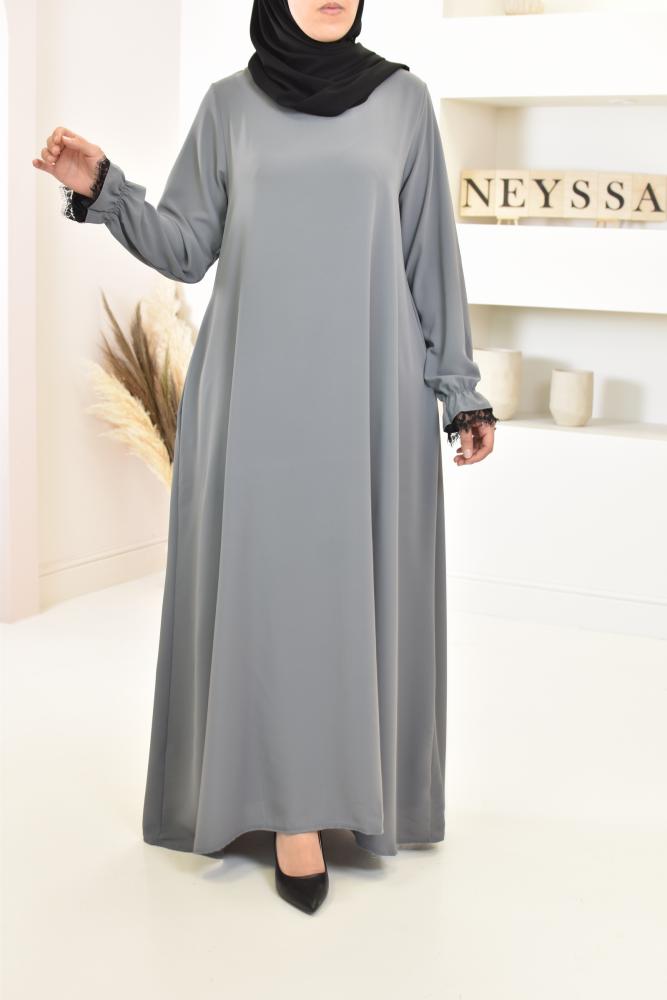 Abaya loose and flowing veiled woman