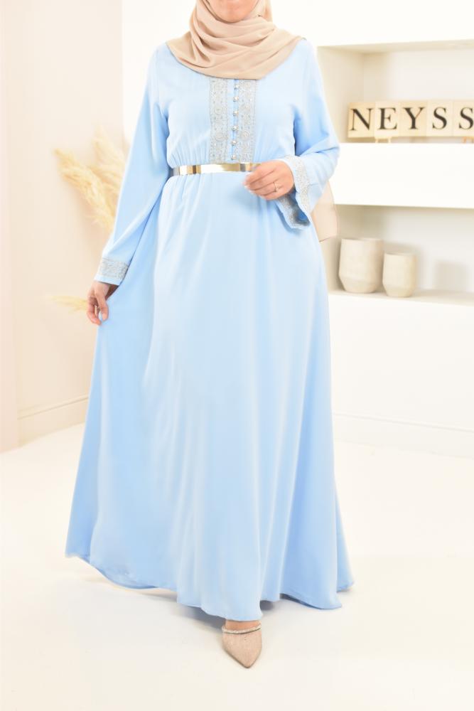 Langes ausgestelltes Kleid mit Stickerei Ihssane blau